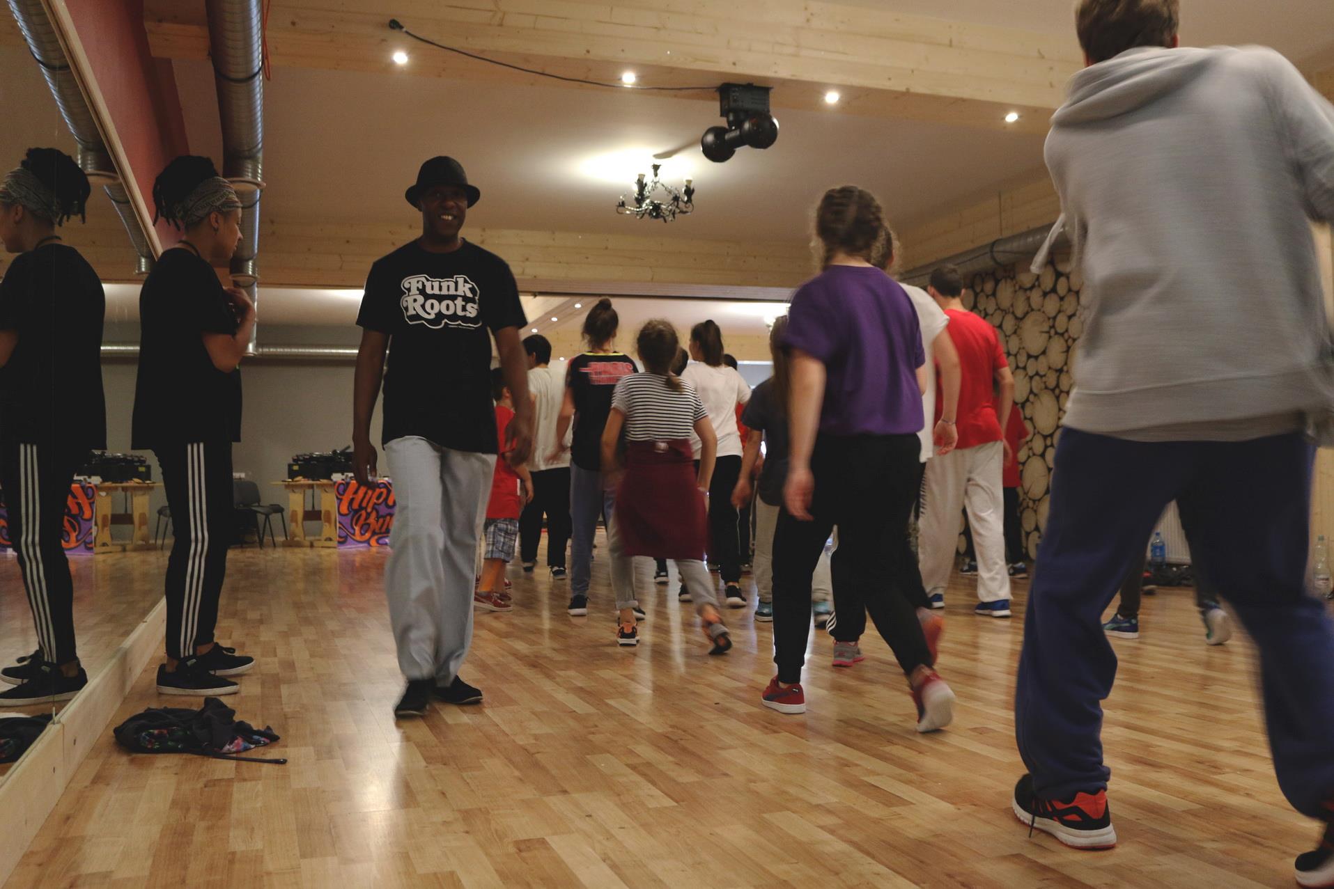 Hip Hop Buda Opole, zajęcia taneczne dla dzieci, młodzieży i dorosłych, szkoła tańca w Opolu, dancehall, breakdance, twerk, obozy taneczne, taniec, Akademia Kultury Hip Hop, Szkoła Dj, zajęcia djskie
