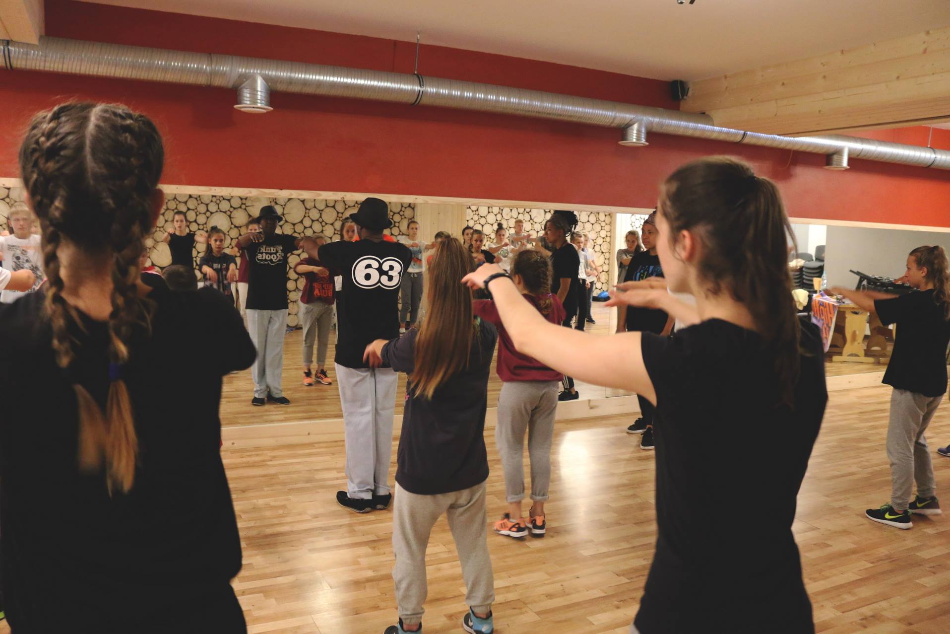 Hip Hop Buda Opole, zajęcia taneczne dla dzieci, młodzieży i dorosłych, szkoła tańca w Opolu, dancehall, breakdance, twerk, obozy taneczne, taniec, Akademia Kultury Hip Hop, Szkoła Dj, zajęcia djskie